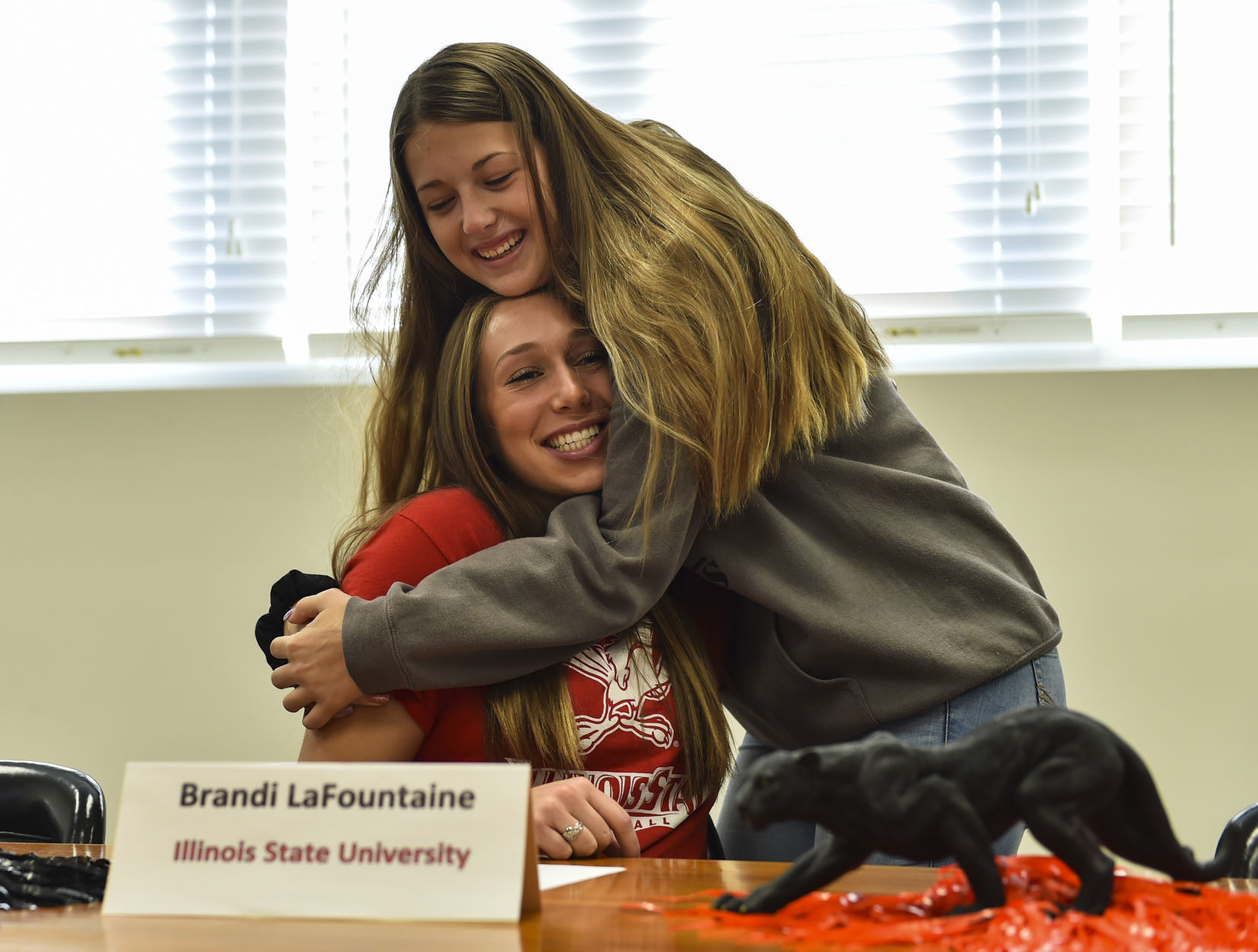 111418-ut-signing-2a.jpg